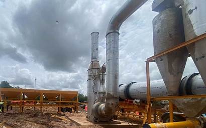 What are the advantages of mobile asphalt mixing plants in terms of application